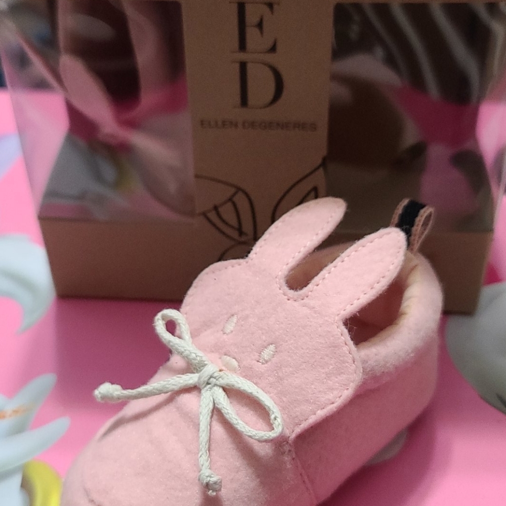 Ellen Degeneres pink baby booties size 2